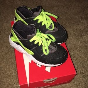 Toddler Black and Lime Harache Sz 11